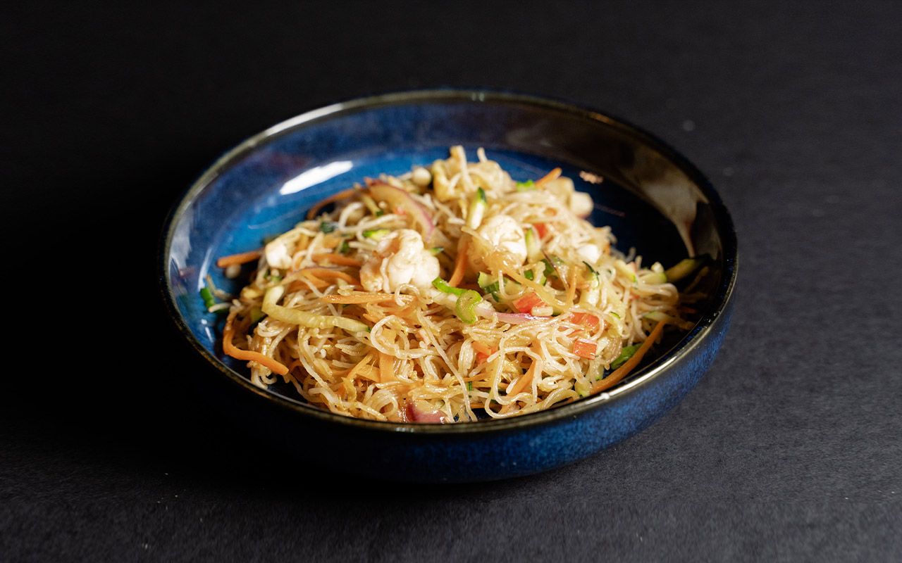 Spaghetti di riso con frutti di mare